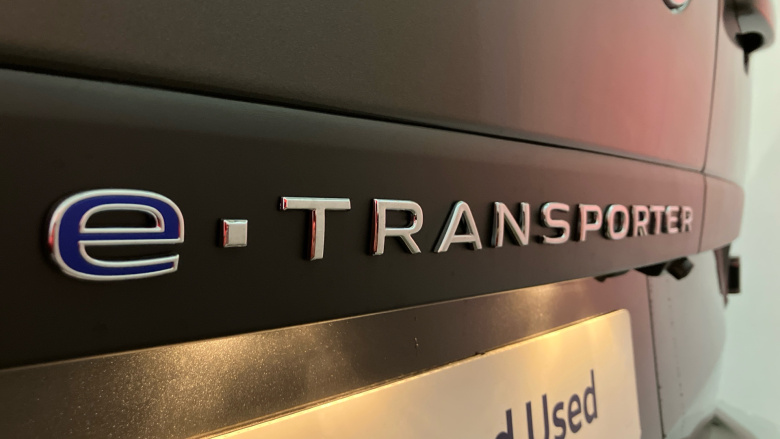 Volkswagen Transporter T32 Swb Electric 160kW 65kWh Commerce Pro Van Auto